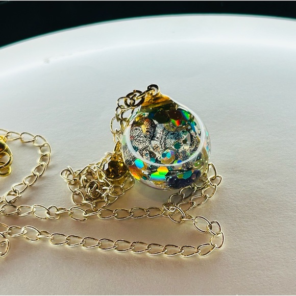 Personalized glass pendants that move inside. - Picture 2 of 10